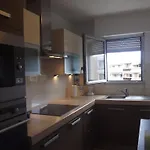 Spacieux Et Calme Classe 4 Etoiles, A 300m De La Apartment *