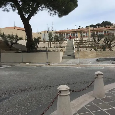 Spacieux Et Calme Classe 4 Etoiles, A 300m De La Appartement