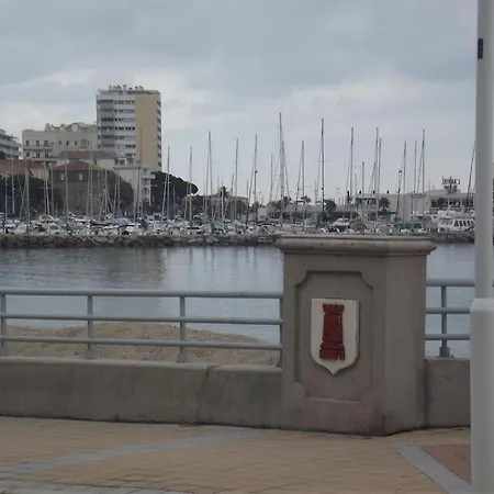Spacieux Et Calme Classe 4 Etoiles, A 300m De La Appartement *