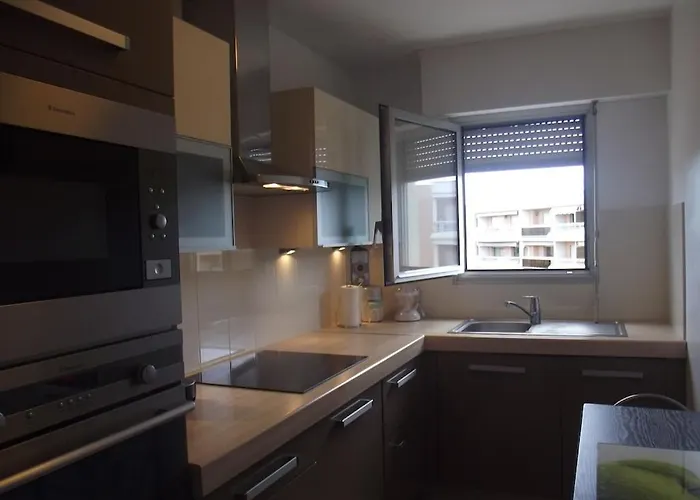 Spacieux Et Calme Classe 4 Etoiles, A 300m De La Apartment *