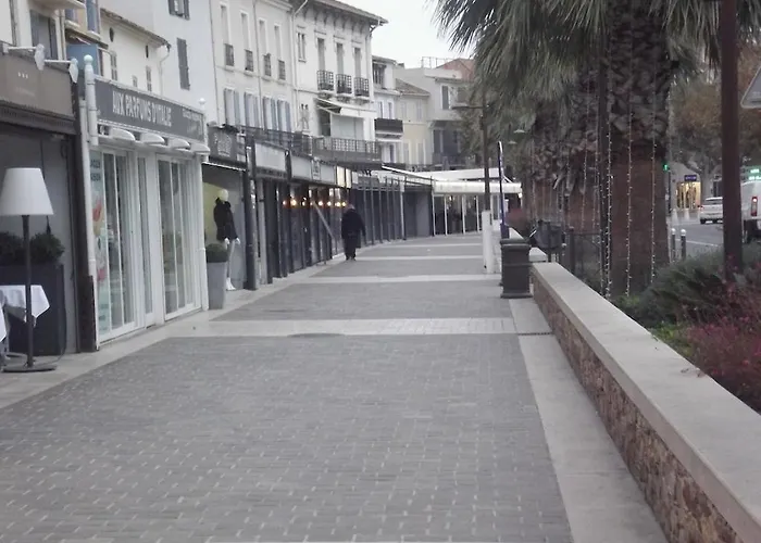 Spacieux Et Calme Classé 4 Etoiles, à 300m De La * Sainte-Maxime