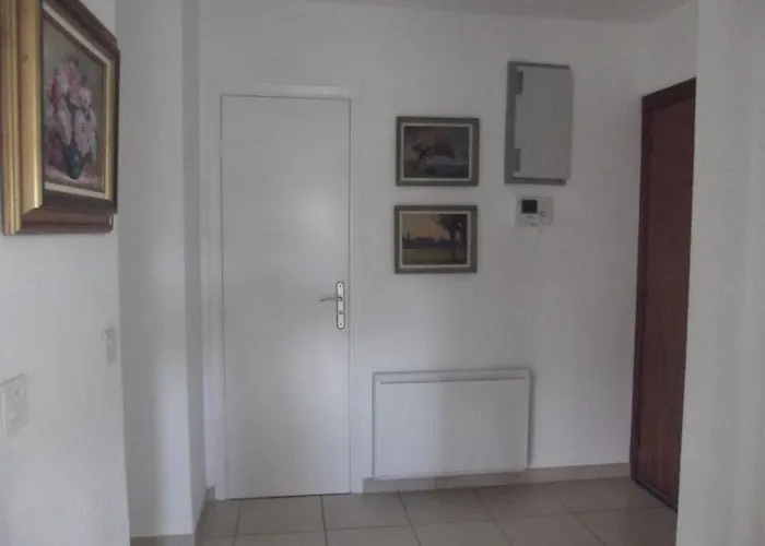 Spacieux Et Calme Classe 4 Etoiles, A 300m De La Apartmán Sainte-Maxime