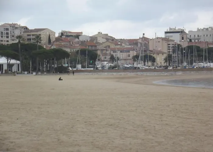 Spacieux Et Calme Classe 4 Etoiles, A 300m De La Lägenhet *